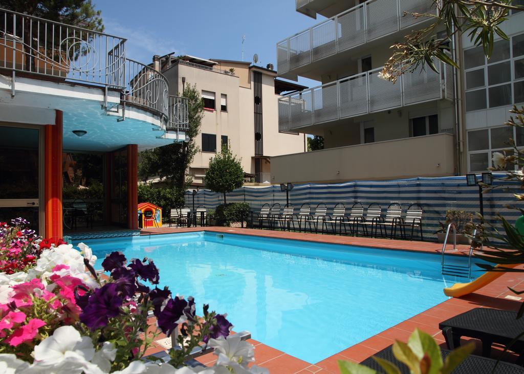 Hotel Universo Rimini Esterno foto