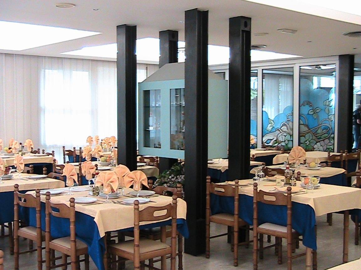Hotel Universo Rimini Esterno foto