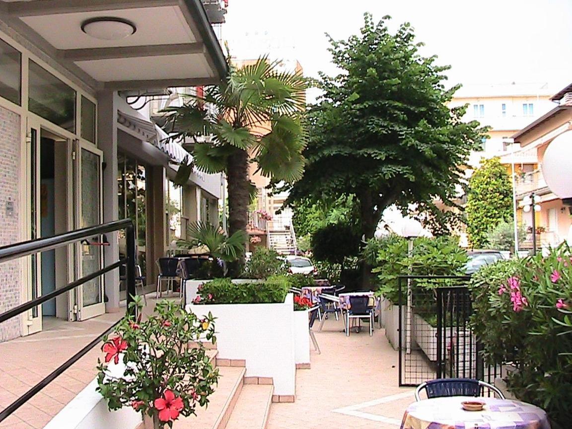 Hotel Universo Rimini Esterno foto