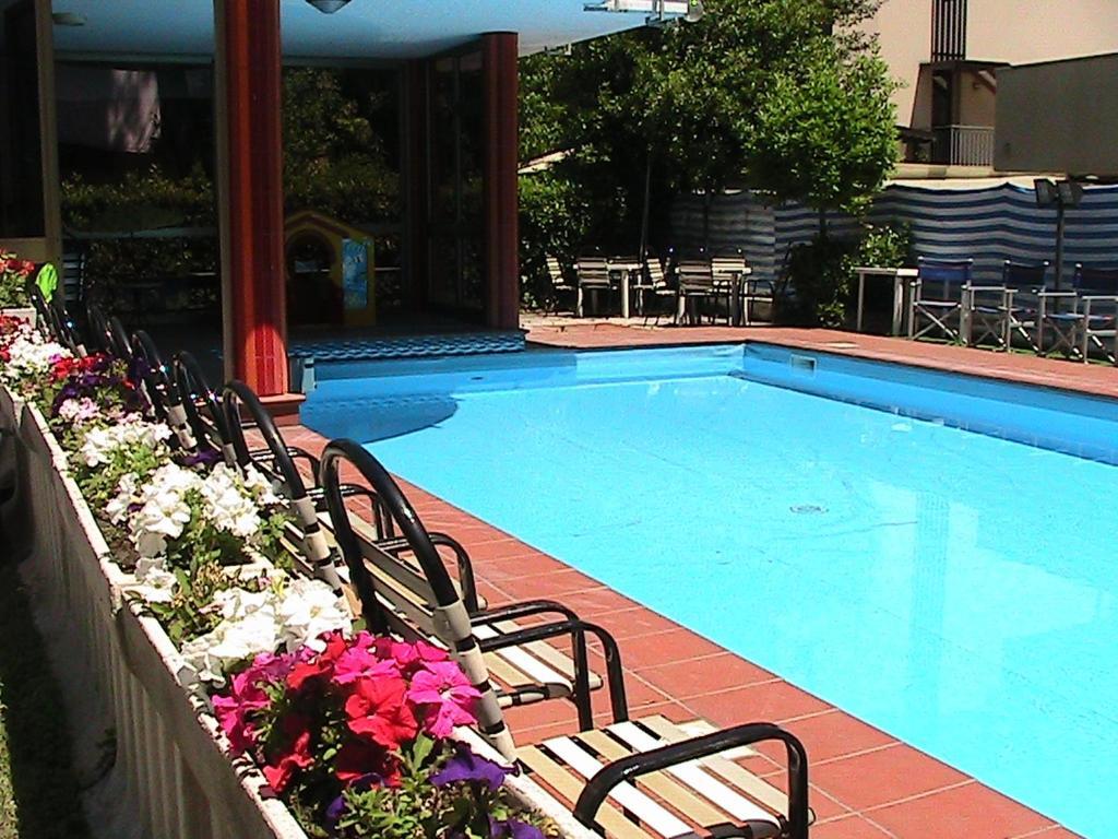 Hotel Universo Rimini Esterno foto