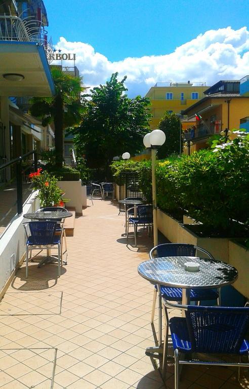 Hotel Universo Rimini Esterno foto